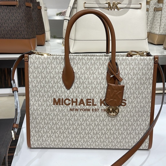 Michael Kors "Mirella" MD EW Tote Vanilla Shoulder Tote
35F2G7ZT2B - NWT - Picture 10 of 16